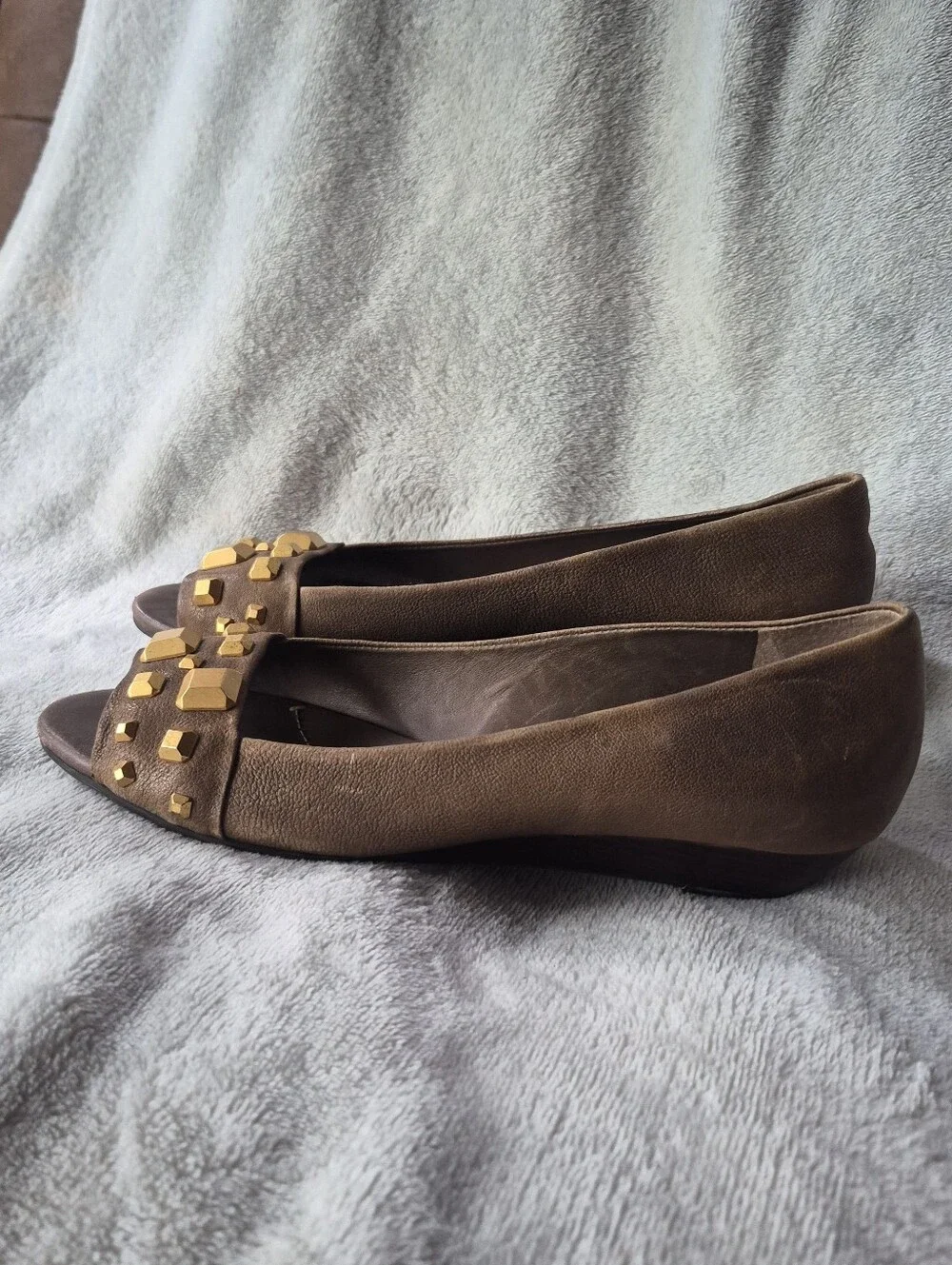 BCBGMAXAZRIA Brown Lena Flats Studded 8B